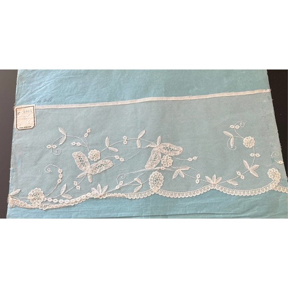 Antique Handmade Brussels Appliqué Lace Border Rectangular Panel, 17” by 7” - Picture 2 of 8